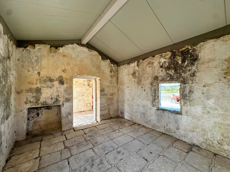 Commercial Premise for Sale in Giuggianello – Ideal for Bar, Café or Restaurant (32)