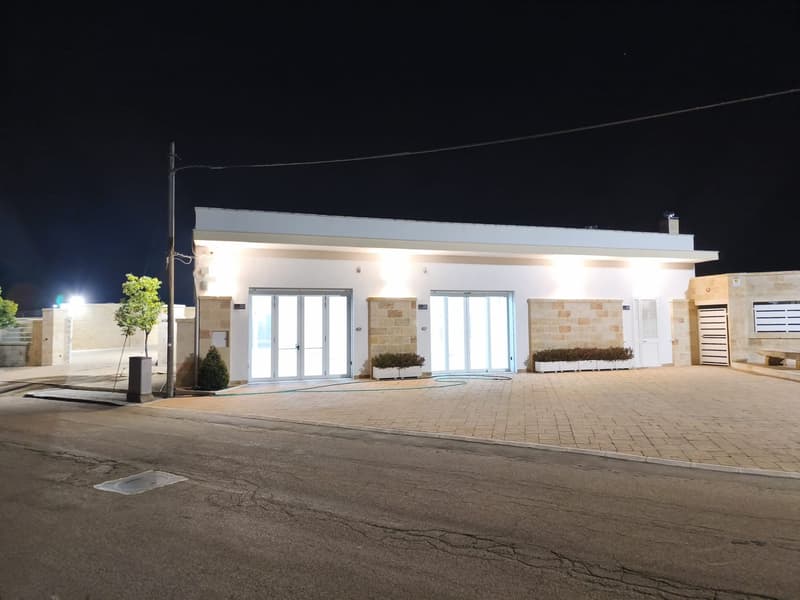 Commercial Premise for Sale in Giuggianello – Ideal for Bar, Café or Restaurant (56)