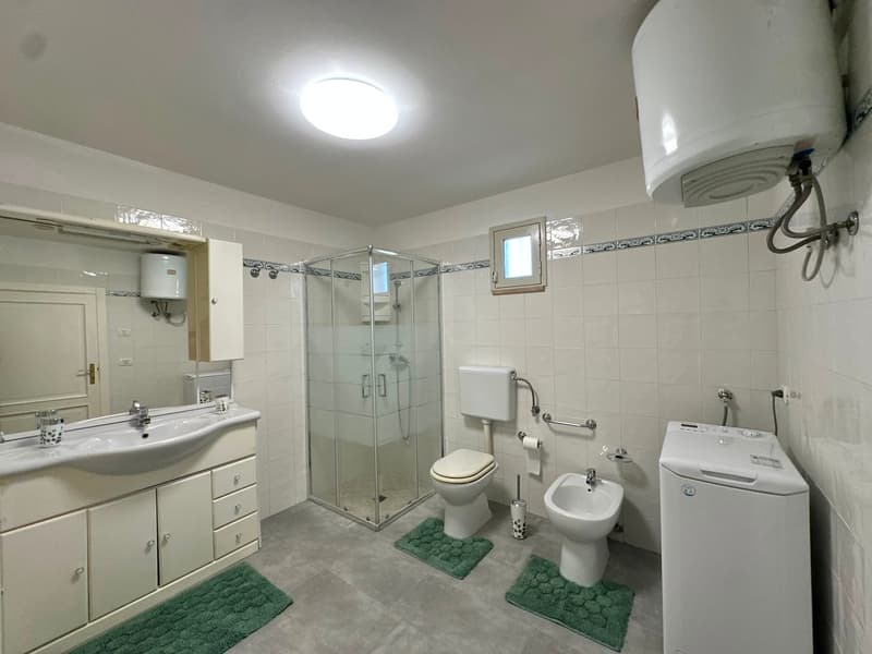 Commercial Premise for Sale in Giuggianello – Ideal for Bar, Café or Restaurant (48)
