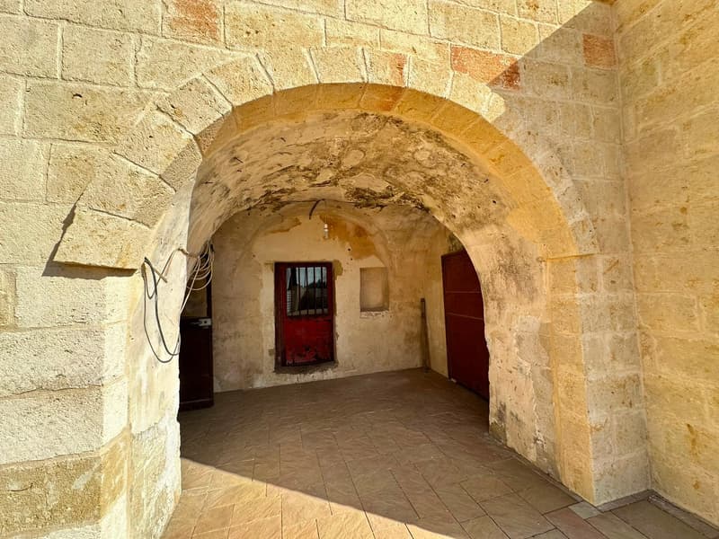 Commercial Premise for Sale in Giuggianello – Ideal for Bar, Café or Restaurant (34)