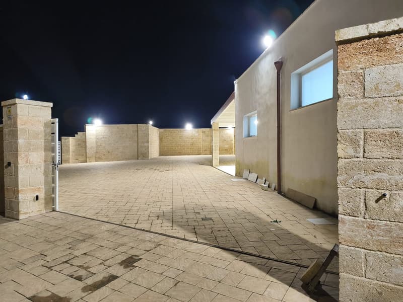 Commercial Premise for Sale in Giuggianello – Ideal for Bar, Café or Restaurant (60)