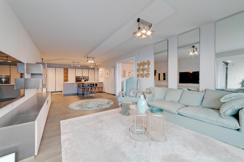 Prestigöse 3.5-Zimmer-Wohnung mit Seeblick in Porza (3)