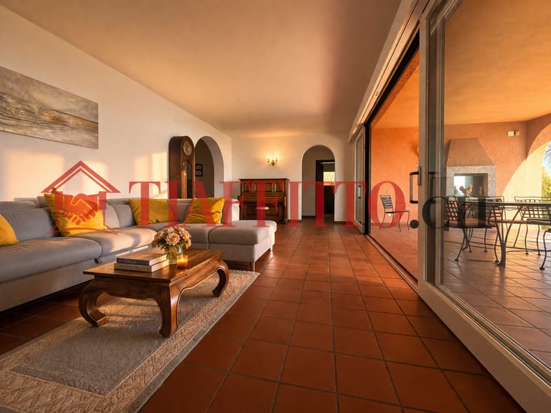 WERTVOLLES 4.5-ZIMMER-HAUS IN PORZA MIT GARTEN UND ÜBERDACHTEM SCHWIMMBAD (8)