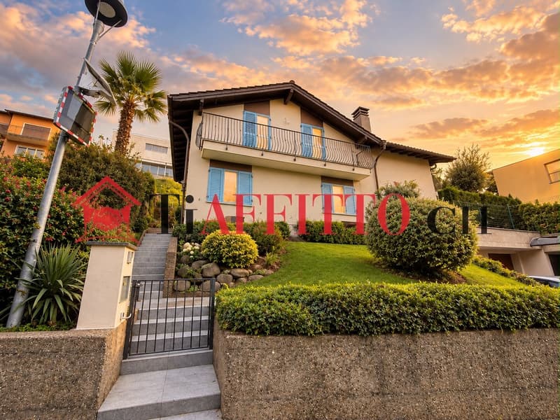 VILLA ELEGANTE CON GIARDINO PRIVATO A CARABBIA (2)