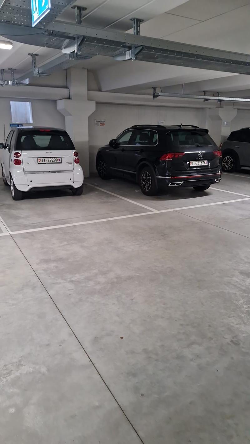 Commercial space with 2 parking spaces (10)