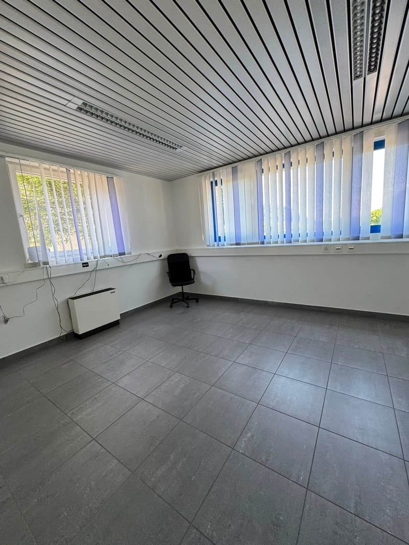 Large commercial building for sale in Taverne (14)