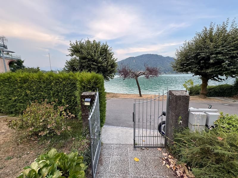 Esclusiva villa fronte lago con vista a 180° – potenziale per 4 appartamenti di lusso (11)