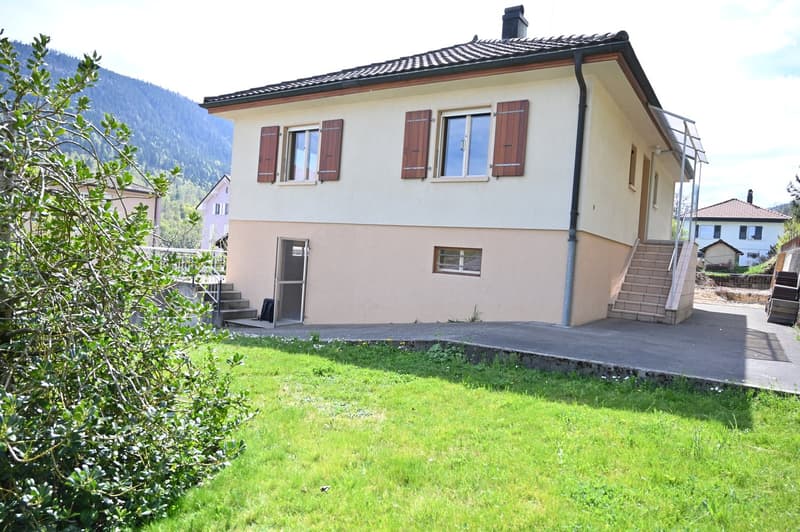 Detached house to renovate in a peaceful neighborhood - great opportunity (7)
