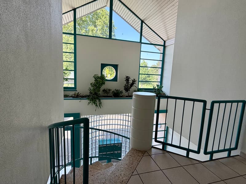 Ufficio spazioso in affitto a Payerne – 5 locali, 143 m² (2)