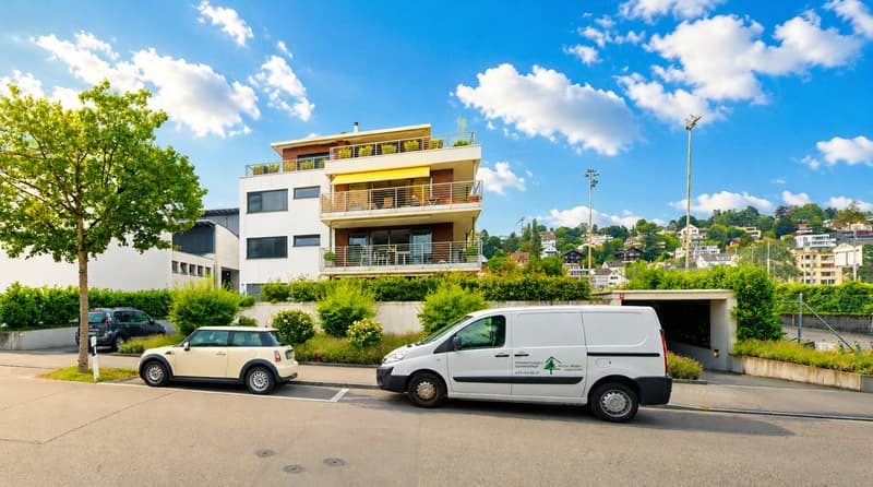 Garage space / parking space with charging column for e-car/electric vehicle (1)