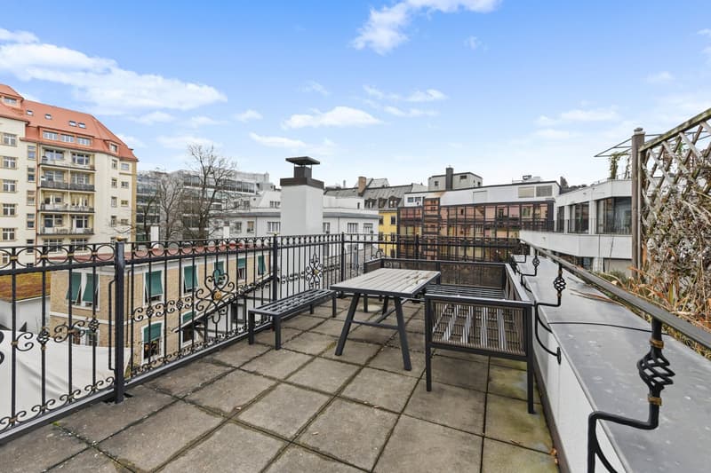 Bureau exclusif et meublé dans un immeuble ancien représentatif au cœur de Zurich (8)