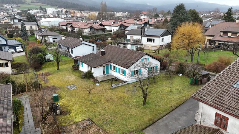 Bevaix - Villa individuale di 5.5 locali in un quartiere tranquillo con giardino privato (2)