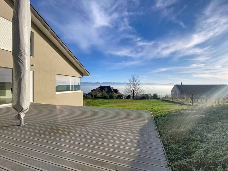 Contemporary villa with panoramic view of the lake (5)