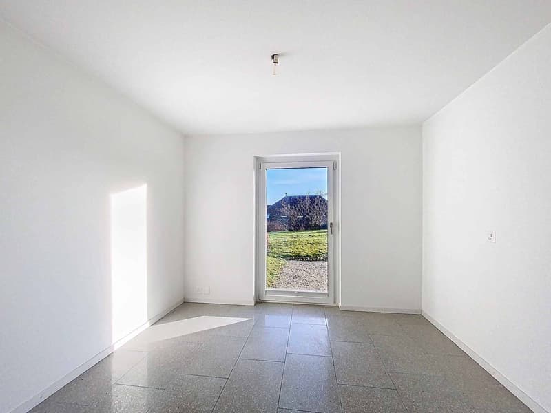 Contemporary villa with panoramic view of the lake (9)