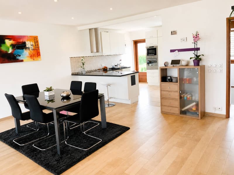 Casa unifamiliare di 5 locali con grande giardino e garage doppio (4)