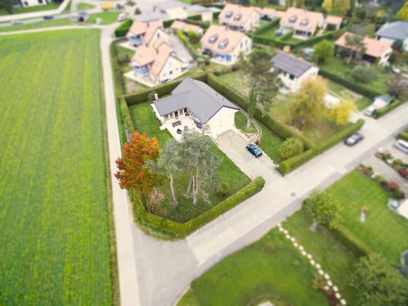 Casa unifamiliare di 5 locali con grande giardino e garage doppio (2)