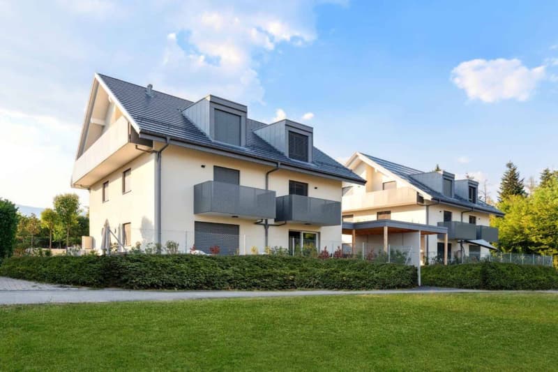 Semi-detached villa with 6.5 rooms and 368m2 garden (1)
