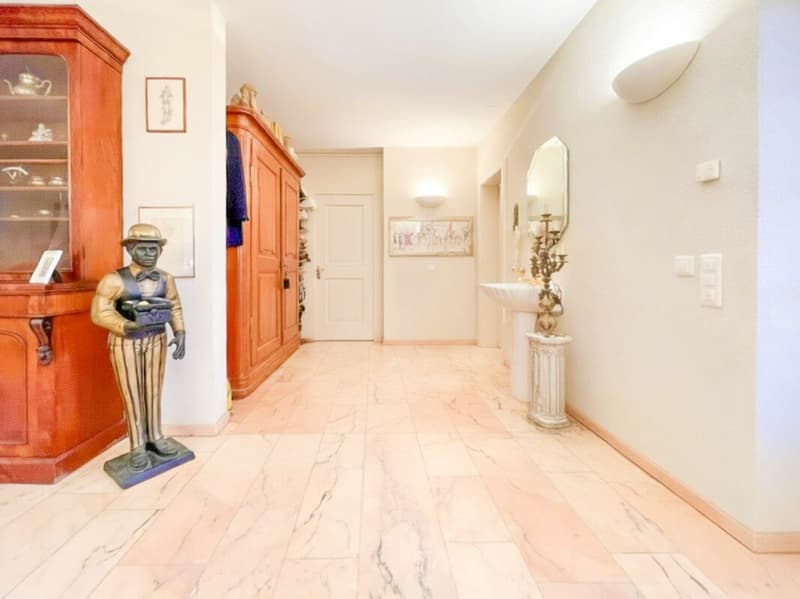 Villa mit privatem Spa & 1'132 m² Baulandreserve (6)