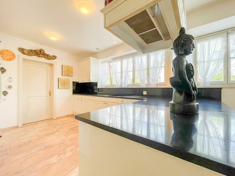 Villa mit privatem Spa & 1'132 m² Baulandreserve (8)