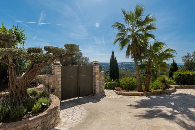 Mougins | Exceptional Villa with Panorama, Spa & Sea View on the Côte d’Azur (22)
