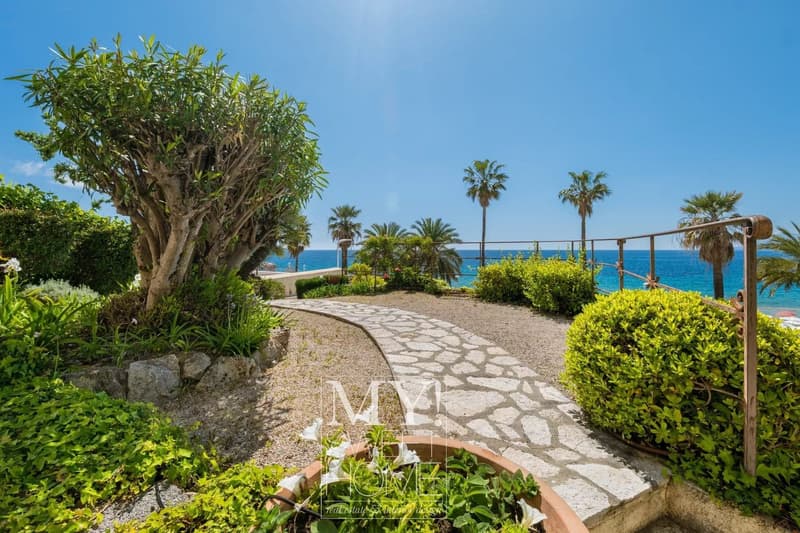 Cannes Midi | Historic Waterfront Villa with Belle-Époque Character (25)