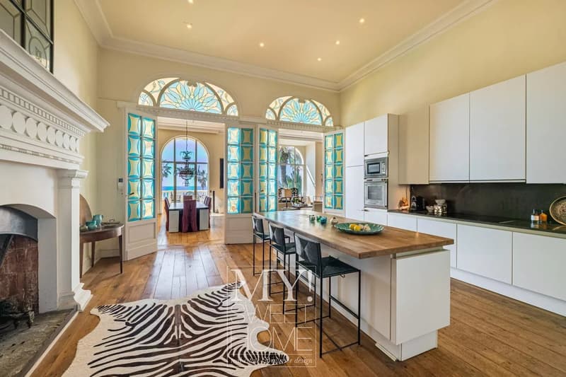 Cannes Midi | Historic Waterfront Villa with Belle-Époque Character (6)