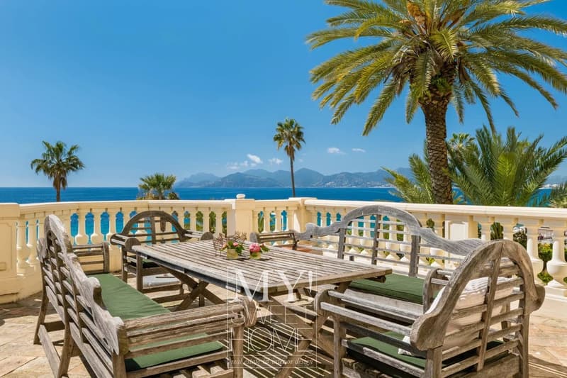 Cannes Midi | Historic Waterfront Villa with Belle-Époque Character (3)