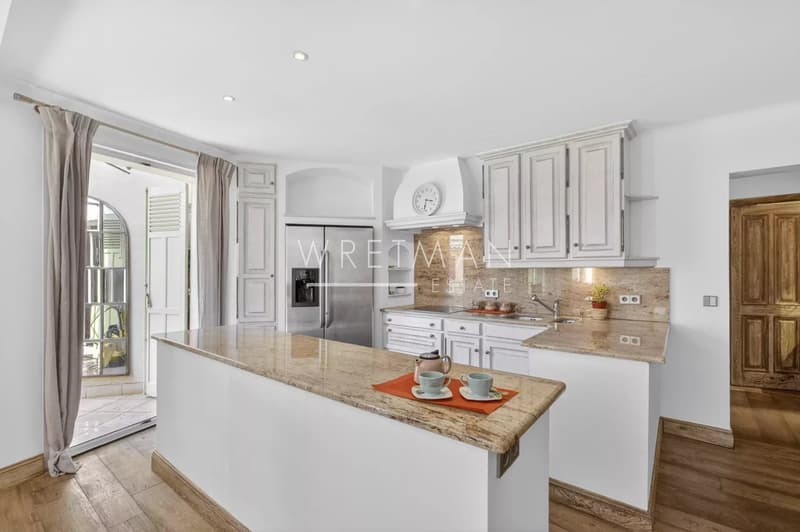 Saint-Tropez Vieille Ville 95 m² 3 Chambres Cheminée Terrasse Sud-Ouest 5 Minutes du Port (4)