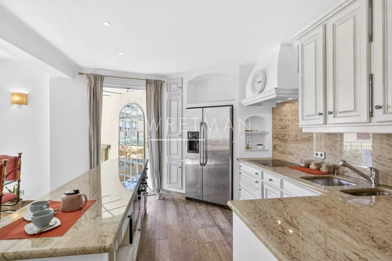 Saint-Tropez Vieille Ville 95 m² 3 Chambres Cheminée Terrasse Sud-Ouest 5 Minutes du Port (8)