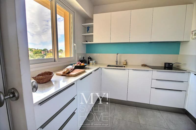 Exclusive apartment with sea view in Salis, Antibes (11)