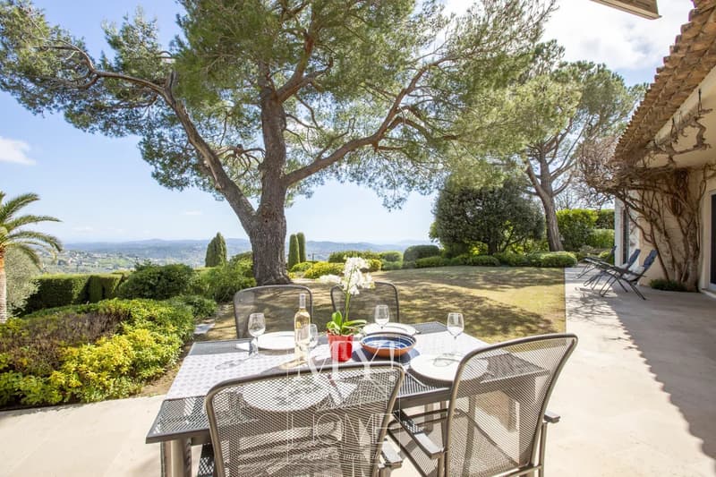 Exklusive Villa mit Pool und Panoramablick in Châteauneuf-Grasse (4)