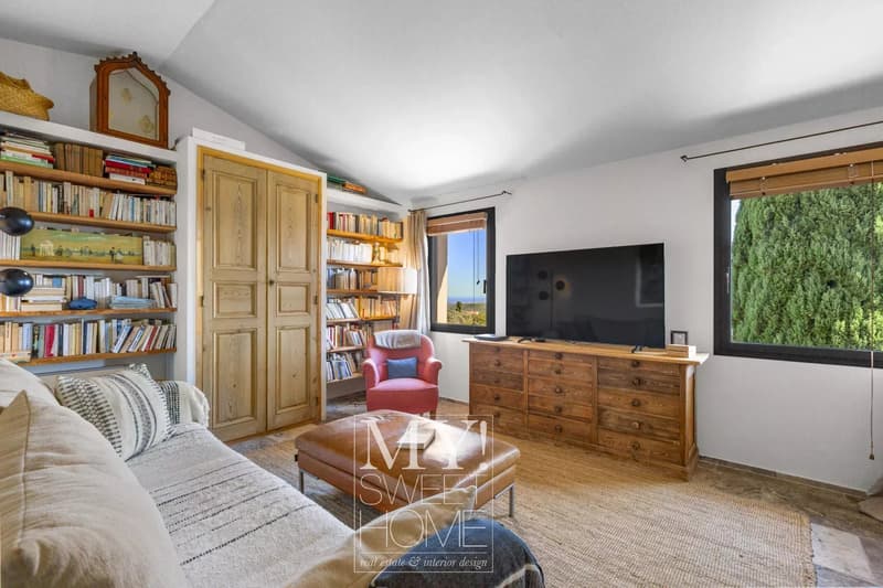 Impressive villa with sea view ? Châteauneuf (11)