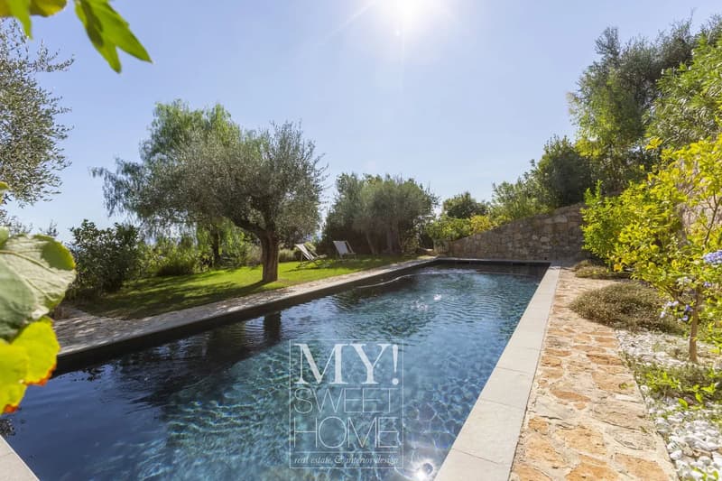 Impressive villa with sea view ? Châteauneuf (3)