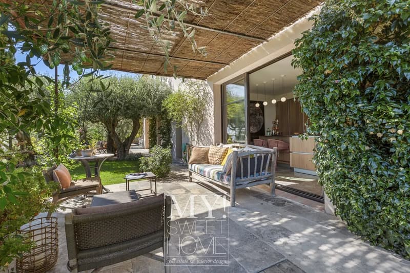 Impressive villa with sea view ? Châteauneuf (7)