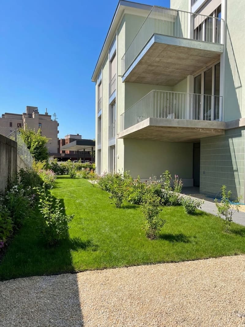 Appartement de ville 3 pièces élégant avec balcon à louer à Effretikon (1)