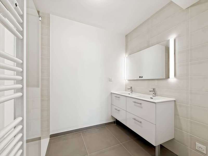 Appartement terrasse de 5 pièces à Divonne-les-Bains - 108m2 - jardin, cave, double garage (11)