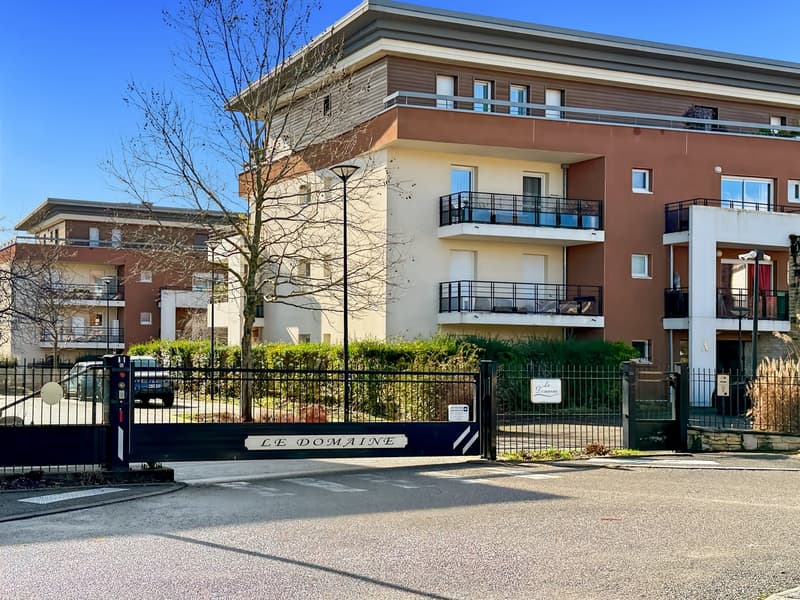 Charmant appartement de 2 pièces avec balcon et piscine à Prévessin-Moëns (11)