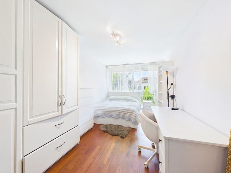 5.5-room garden apartment with glazed terrace in central location in Zollikon (13)