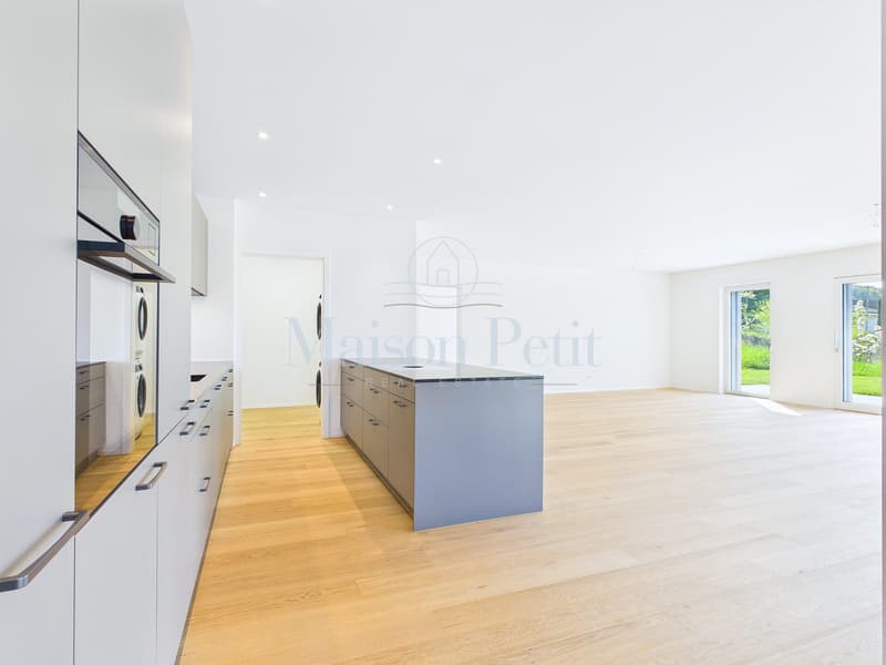 Enchanting 5.5-room garden apartment with 336 m² garden and privacy (6)