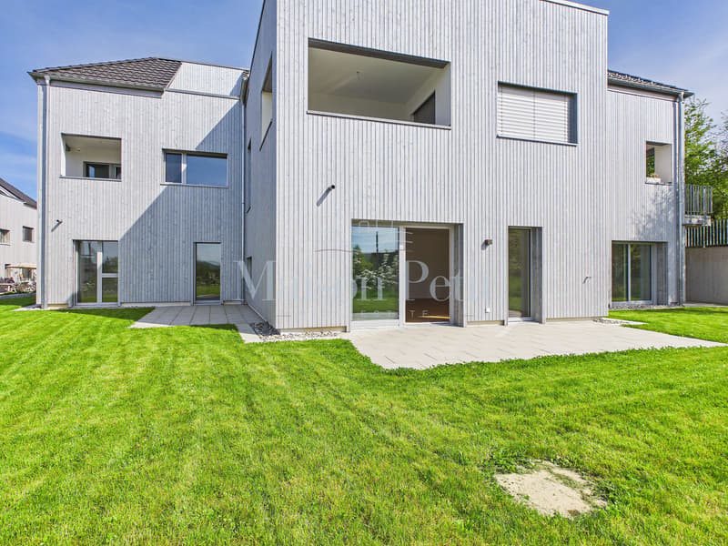 Enchanting 5.5-room garden apartment with 336 m² garden and privacy (1)