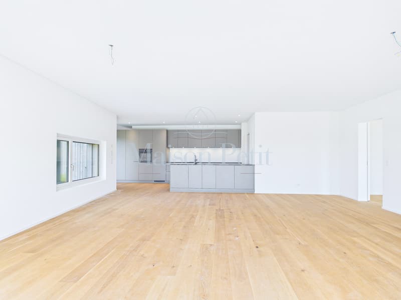 Enchanting 5.5-room garden apartment with 336 m² garden and privacy (3)