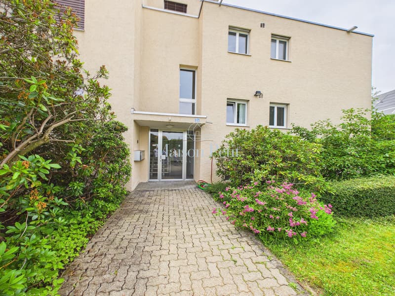 Parfait pour les petites familles, les couples ou les célibataires - à Ebmatingen, 96m2 d'espace de vie avec loggia vitrée cherche de nouveaux propriétaires. (10)