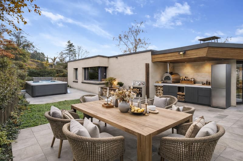 Villa mit Praxisrendite, Einliegerwohnung und modernem Zweithaus in Volketswil (2)
