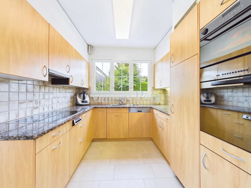 Das grandiosä Eifamiliehuus mit Garten, unverbaubarer Aussicht und viel Platz isch ready für neue Besitzer (5)