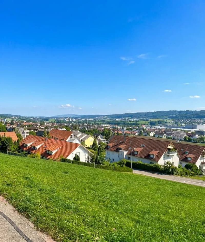 Erst das Land. Dann Ihr Haus. Drei Grundstücke am Hang warten auf Ihren Grundriss. (3)