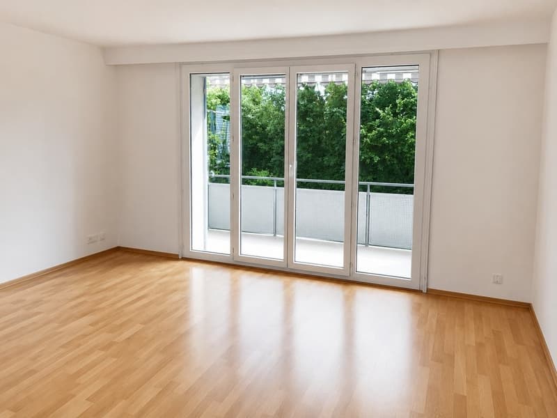 Wohnzimmer mit Balkon