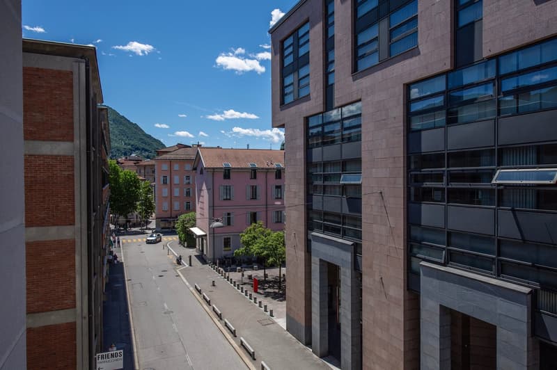 Flexible Rental from 1 Month -Furnished 3.5-Room Apartment with Balcony and Stunning Views in Lugano (11)