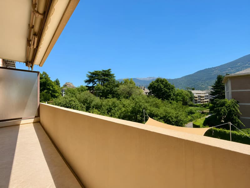 Geräumige 6.5-Zimmer-Wohnung mit Bergblick in Sion (5)