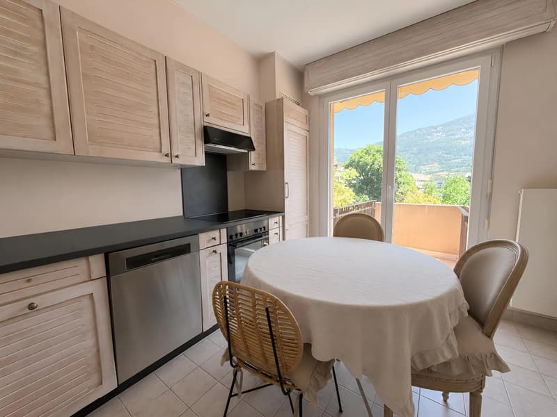 Geräumige 6.5-Zimmer-Wohnung mit Bergblick in Sion (6)