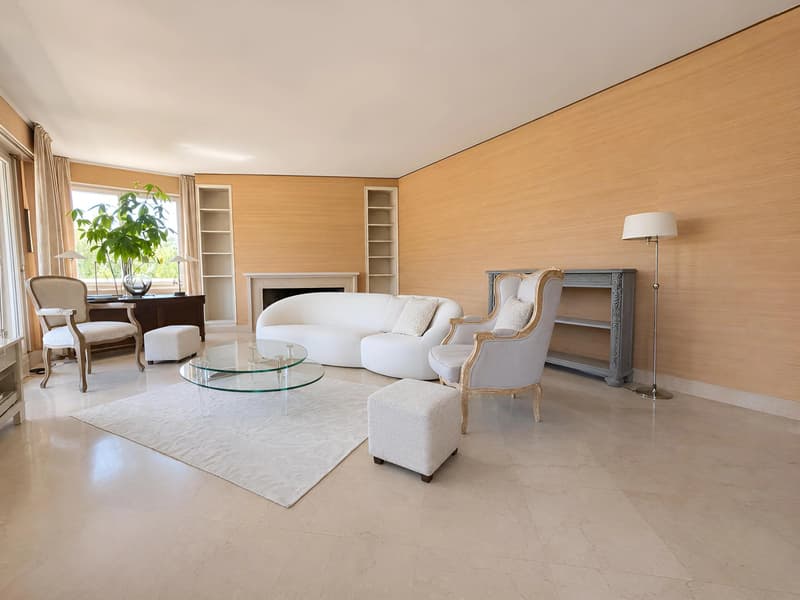 Geräumige 6.5-Zimmer-Wohnung mit Bergblick in Sion (2)